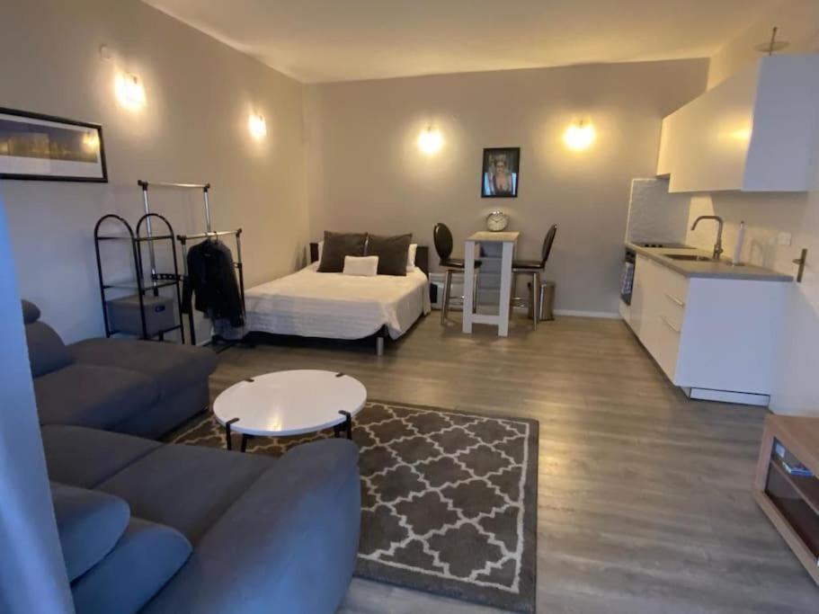Luxe- 10min To Old Town Apartment